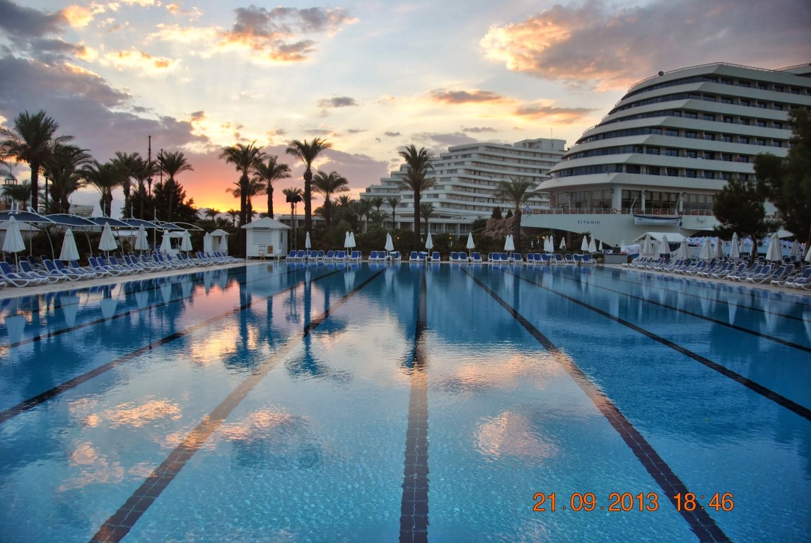 imagini hotel TITANIC LARA